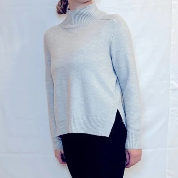Banana Republic Sweater gray cropped sleeve & length ribbed split hem turtleneck - Picture 1 of 5